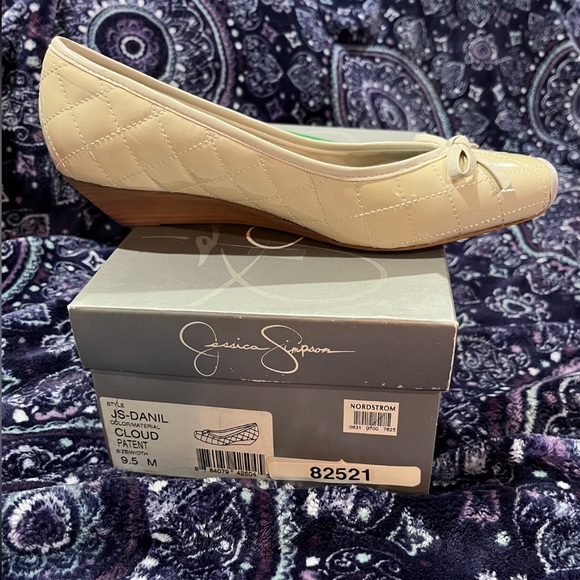 Jessica Simpson patent leather shoes size 9.5 - Picture 8 of 8
